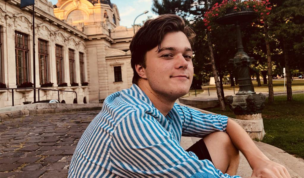 CODE ROZE: Frank als vertrekkend comcievoorzitter